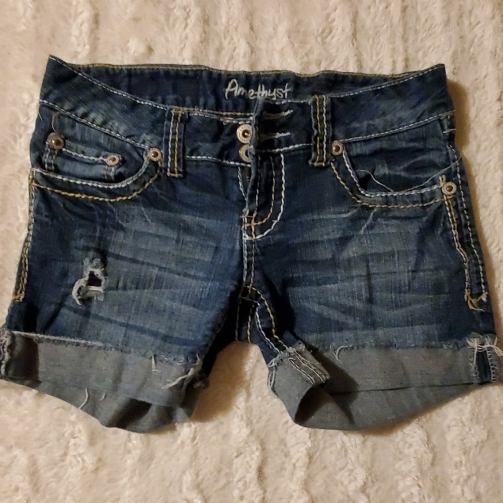 Size 3 Amethyst shorts